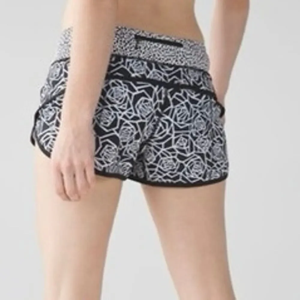 Lululemon run speed shorts, black and white posey / miss mosaic Size 8